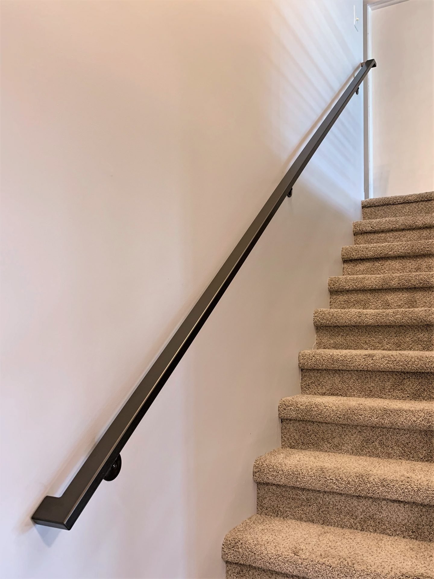code-compliant-steel-tube-wall-mounted-graspable-handrail-drywall-attached-metal-handrail-wall-returns-circle-brackets-interior-metal-stair-rail-scaled